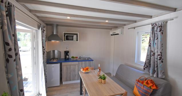 Coin sjour et cuisine du mobil home Lumio2